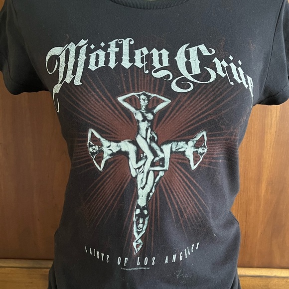 Motley Crue Women’s “Saints of Los Angeles” t-shirt EUC - Picture 5 of 10